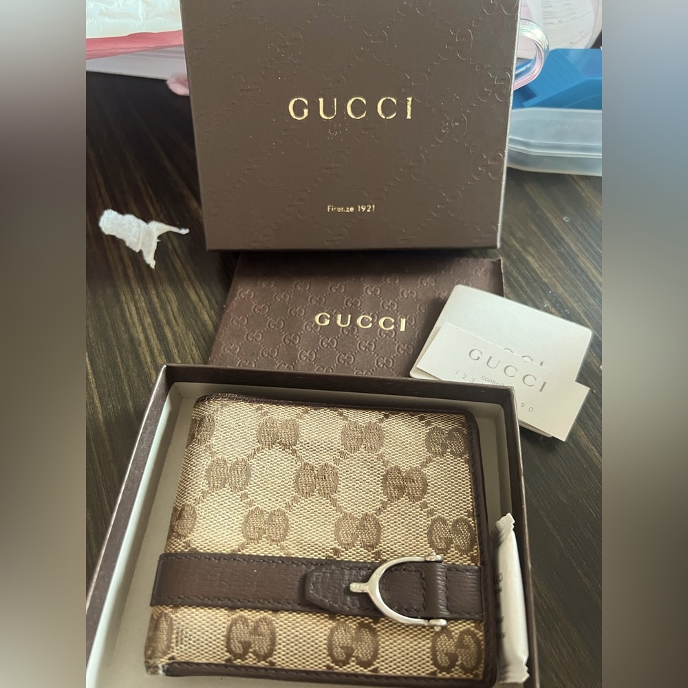 COPY - Gucci mens wallet with box and proof of purchase.